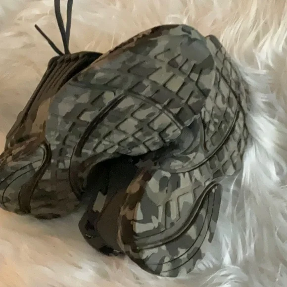 Kids Camouflage Sneakers - Picture 6 of 9